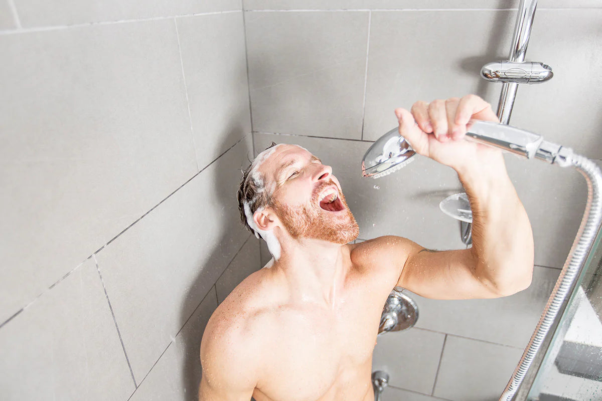De ultieme kersthits om mee te zingen onder de douche