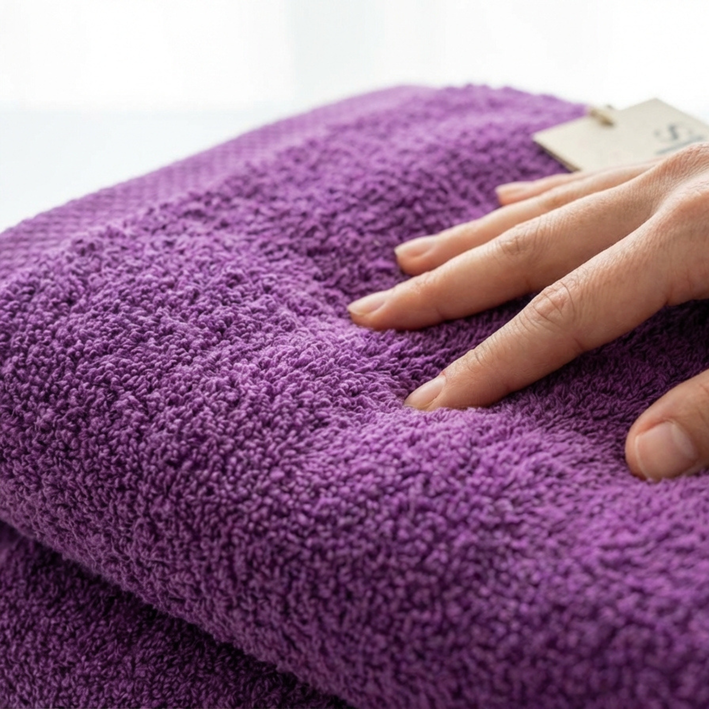 Dikke zachte paarse hotelkwaliteit handdoeken